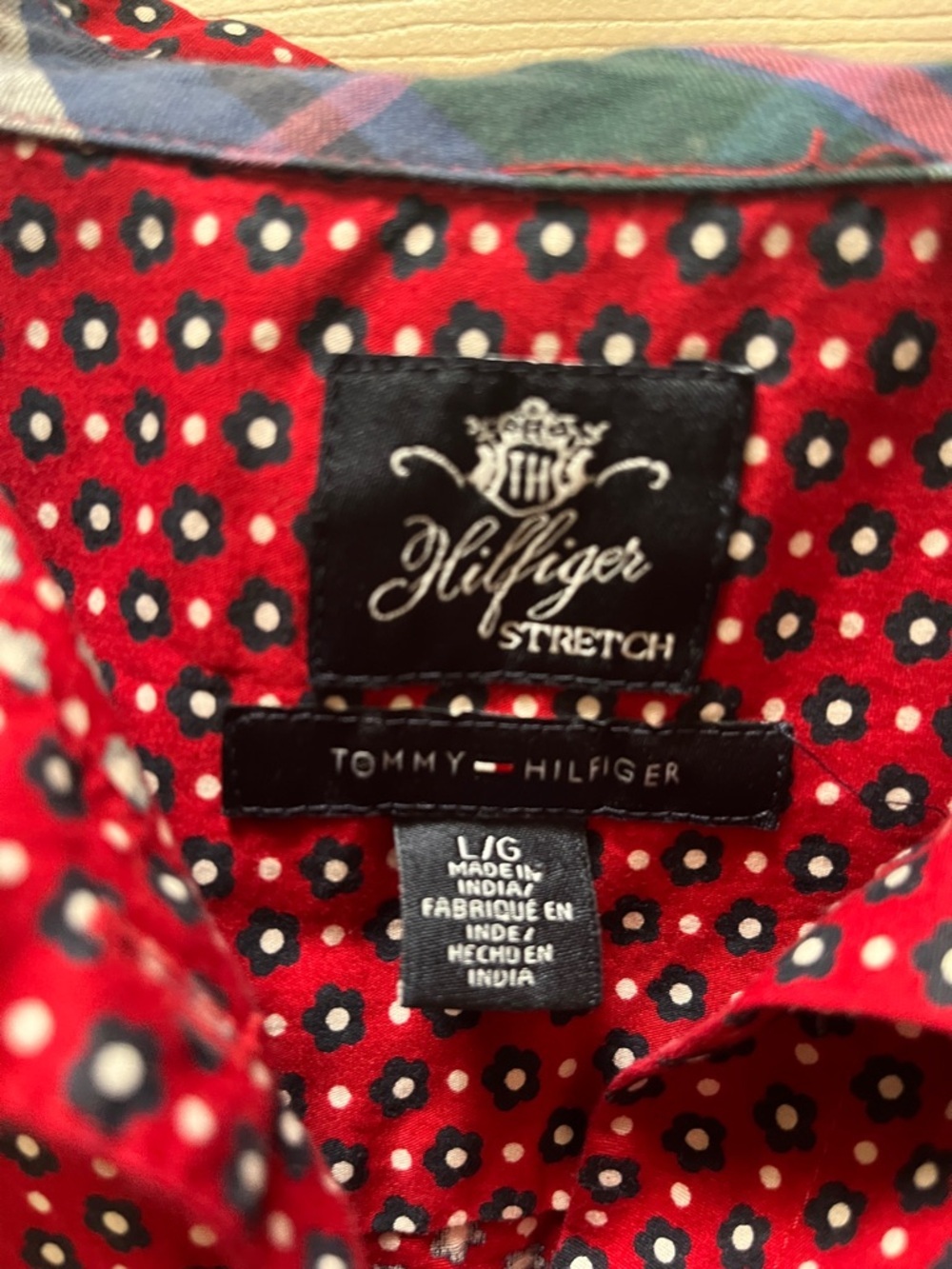 Tommy Hilfiger Women’s Red Floral-Print Stretch Button-Down Shirt - Picture 2 of 7